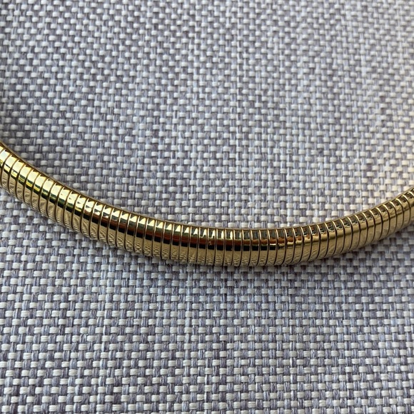 3 for $20 | Vintage thick serpentine gold toned necklace - Picture 4 of 7